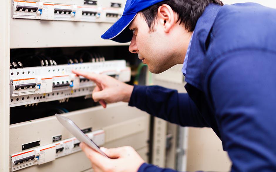travail électricien Paris 8